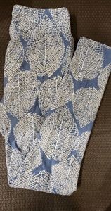 EUC Lularoe Blue with White Leaves Leggings OS